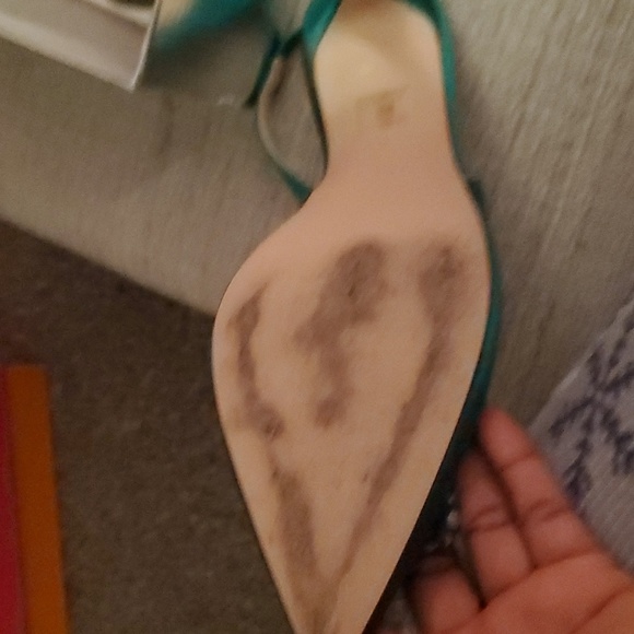 J Crew heels, the heel is 2.5 inches - Picture 3 of 8